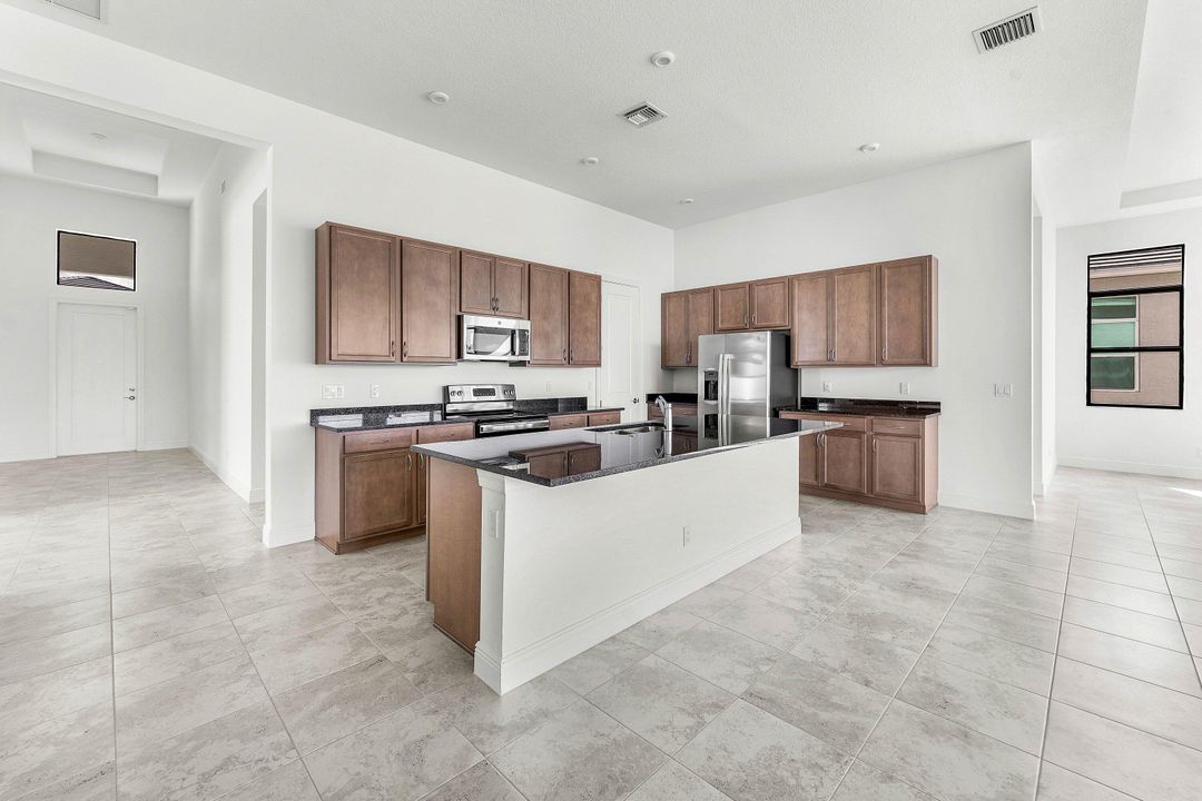 En Venta: $749,000 (3 camas, 3 baños, 2554 Pies cuadrados)