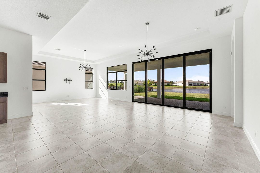 En Venta: $749,000 (3 camas, 3 baños, 2554 Pies cuadrados)