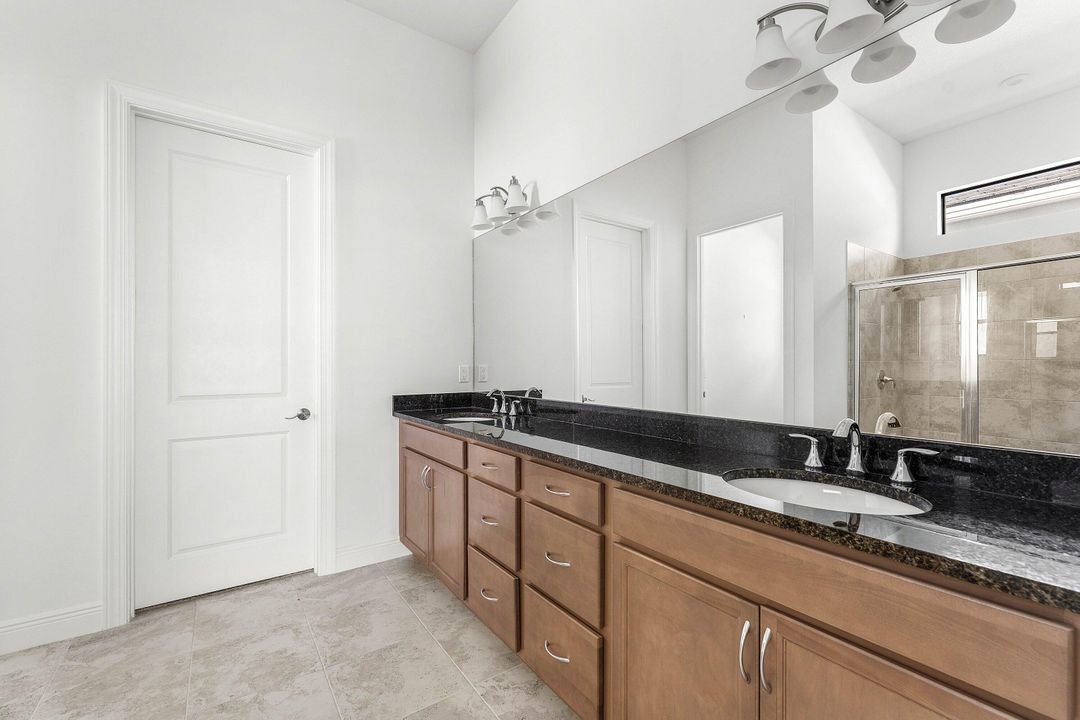 En Venta: $749,000 (3 camas, 3 baños, 2554 Pies cuadrados)