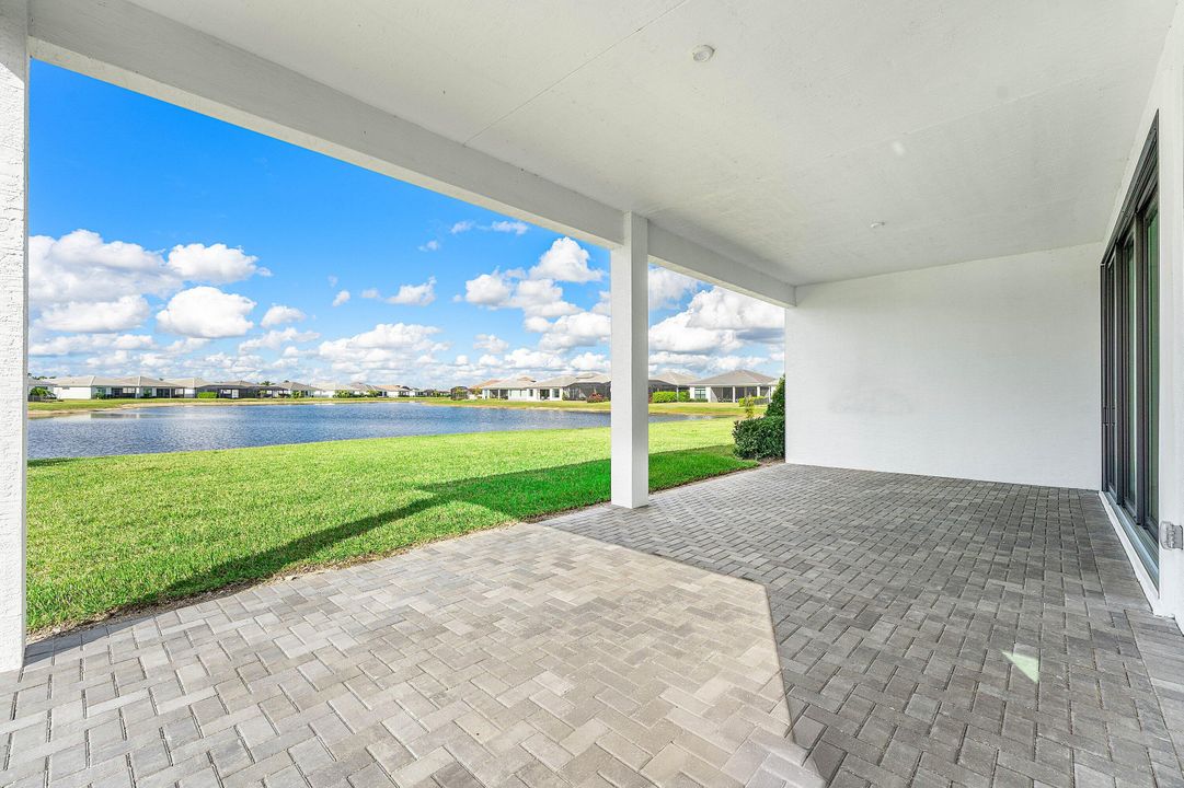 En Venta: $749,000 (3 camas, 3 baños, 2554 Pies cuadrados)