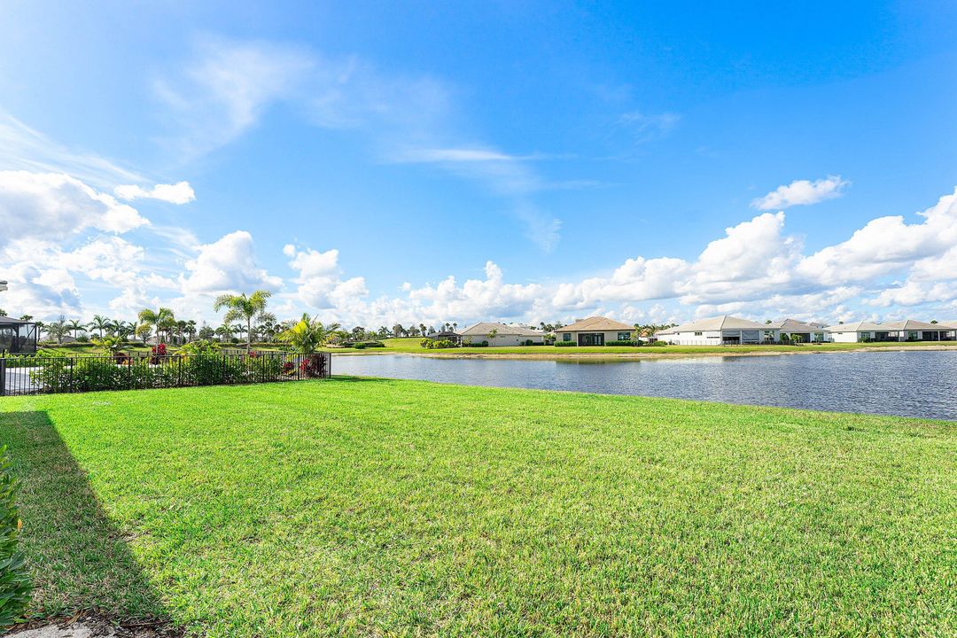 En Venta: $749,000 (3 camas, 3 baños, 2554 Pies cuadrados)