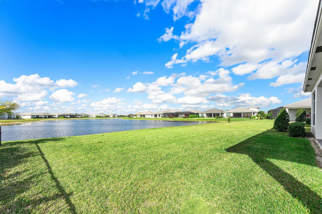 En Venta: $749,000 (3 camas, 3 baños, 2554 Pies cuadrados)