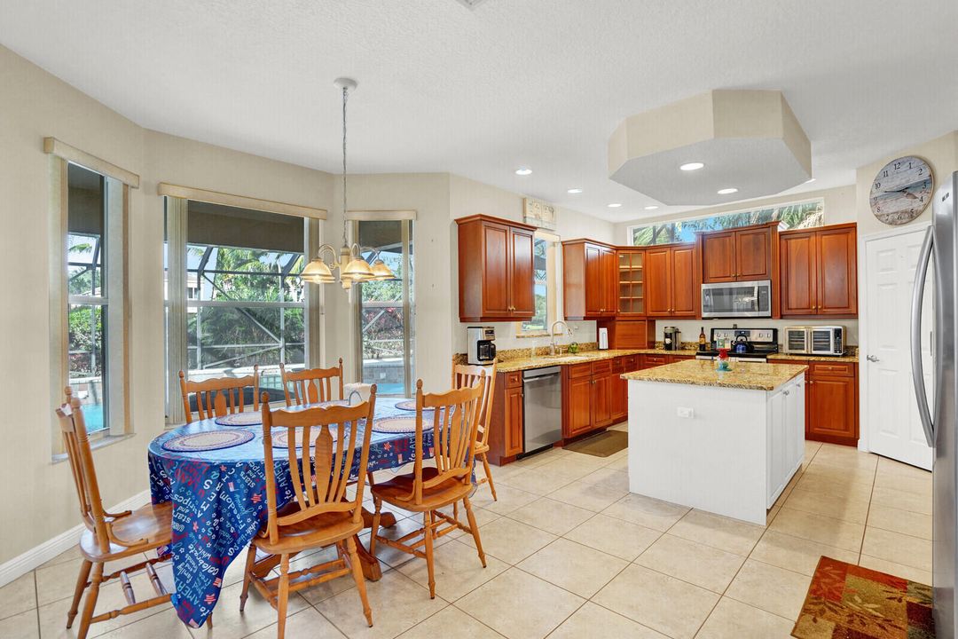 For Sale: $900,000 (5 beds, 3 baths, 3635 Square Feet)