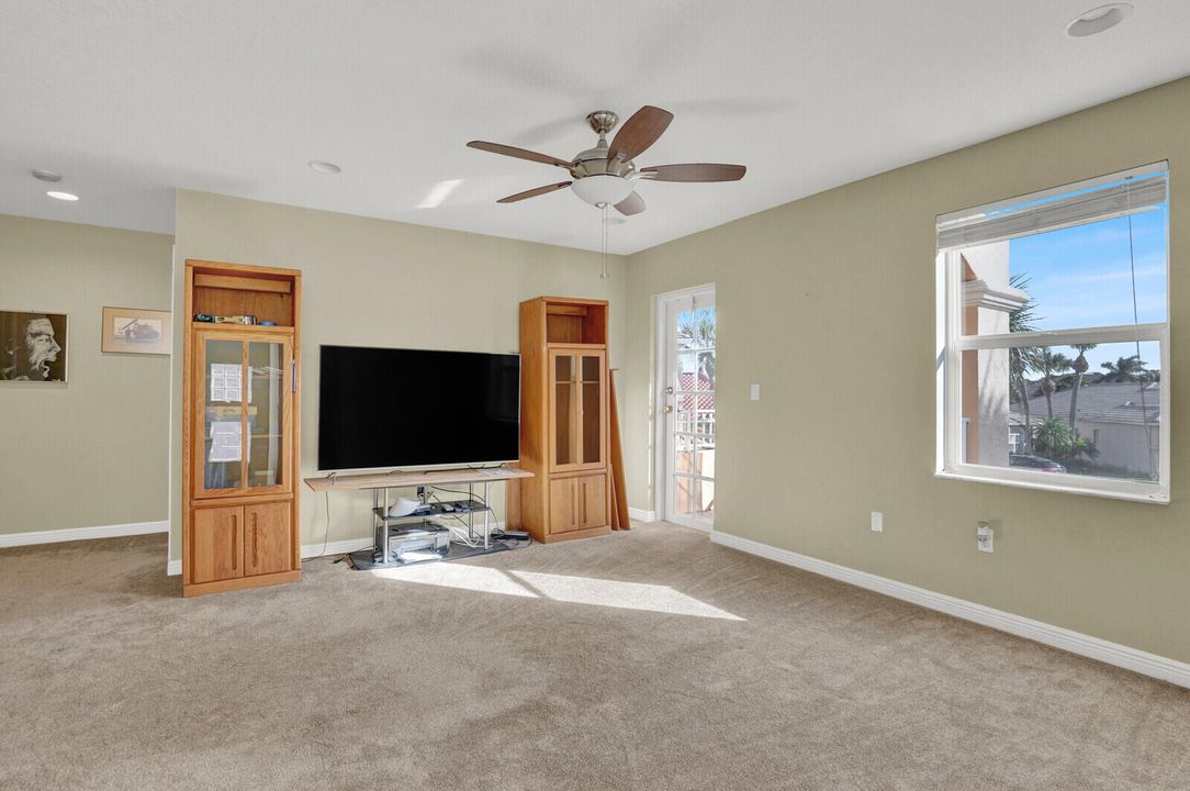 For Sale: $900,000 (5 beds, 3 baths, 3635 Square Feet)