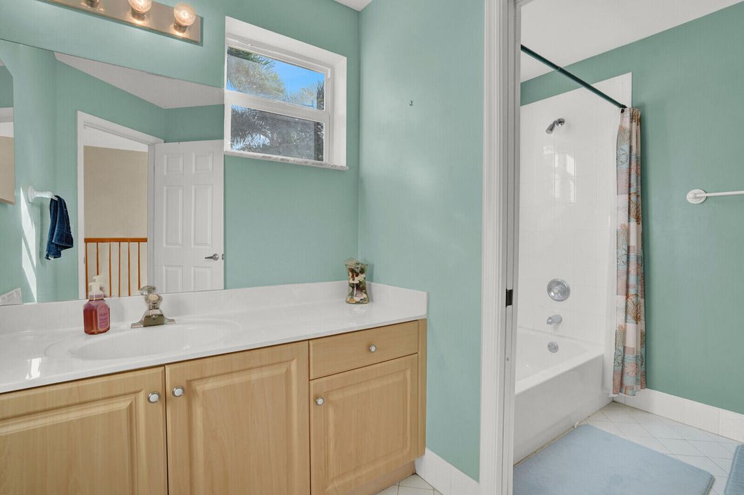 For Sale: $900,000 (5 beds, 3 baths, 3635 Square Feet)