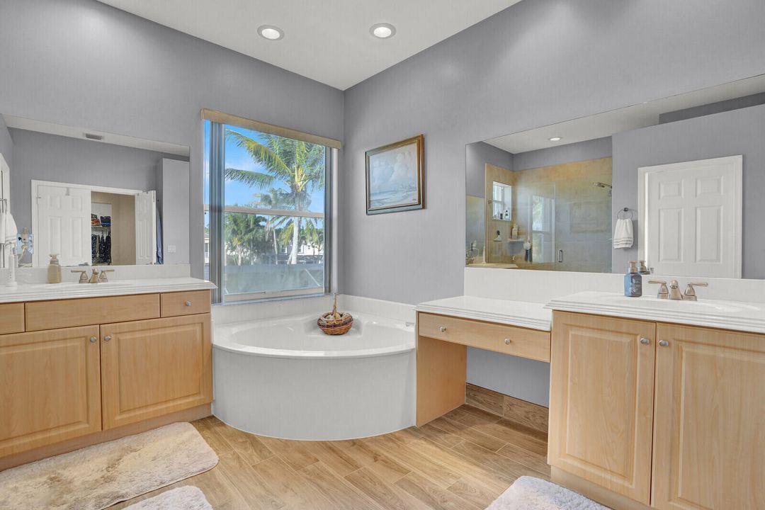 For Sale: $900,000 (5 beds, 3 baths, 3635 Square Feet)