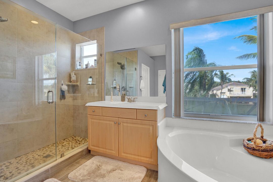 For Sale: $900,000 (5 beds, 3 baths, 3635 Square Feet)