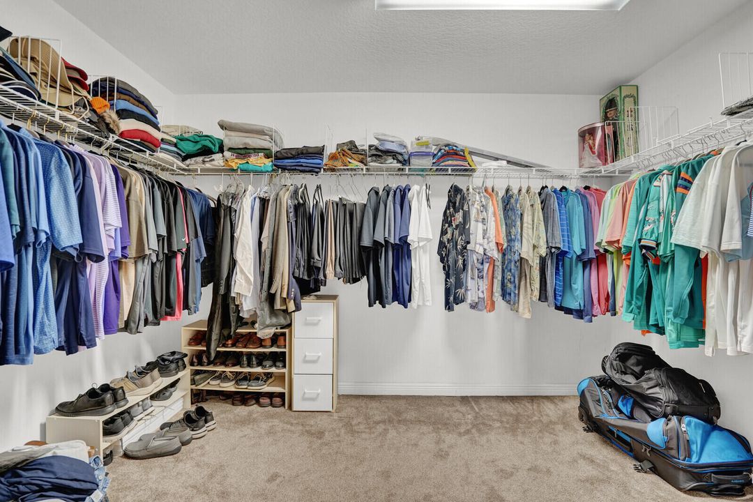 For Sale: $900,000 (5 beds, 3 baths, 3635 Square Feet)