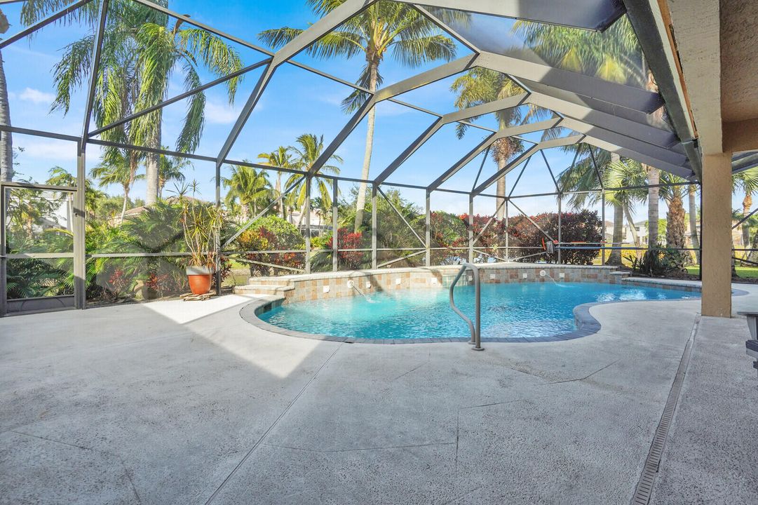 For Sale: $900,000 (5 beds, 3 baths, 3635 Square Feet)