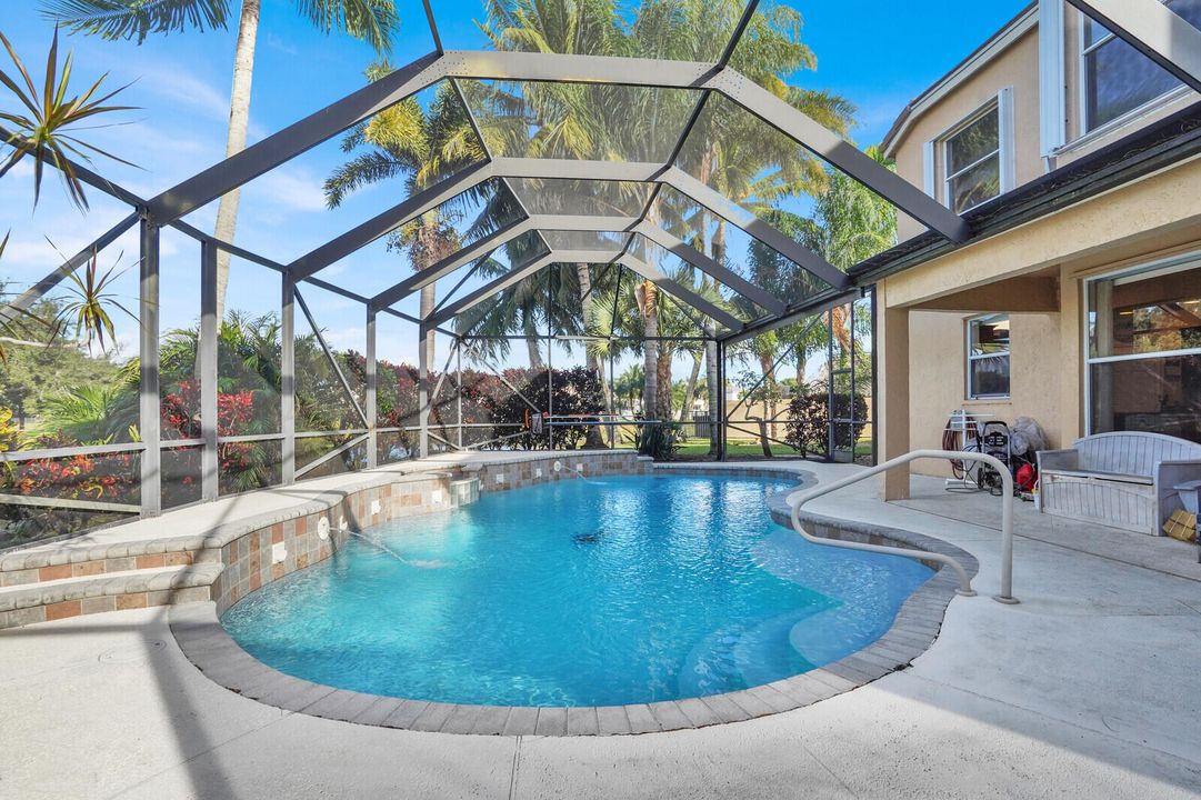 For Sale: $900,000 (5 beds, 3 baths, 3635 Square Feet)