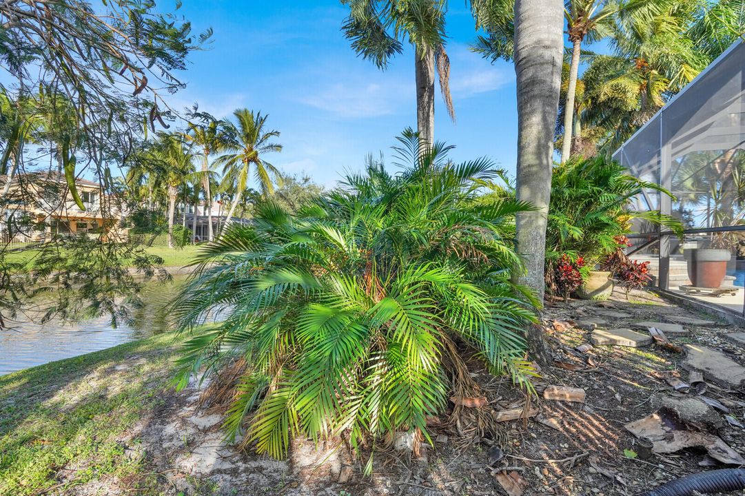 For Sale: $900,000 (5 beds, 3 baths, 3635 Square Feet)