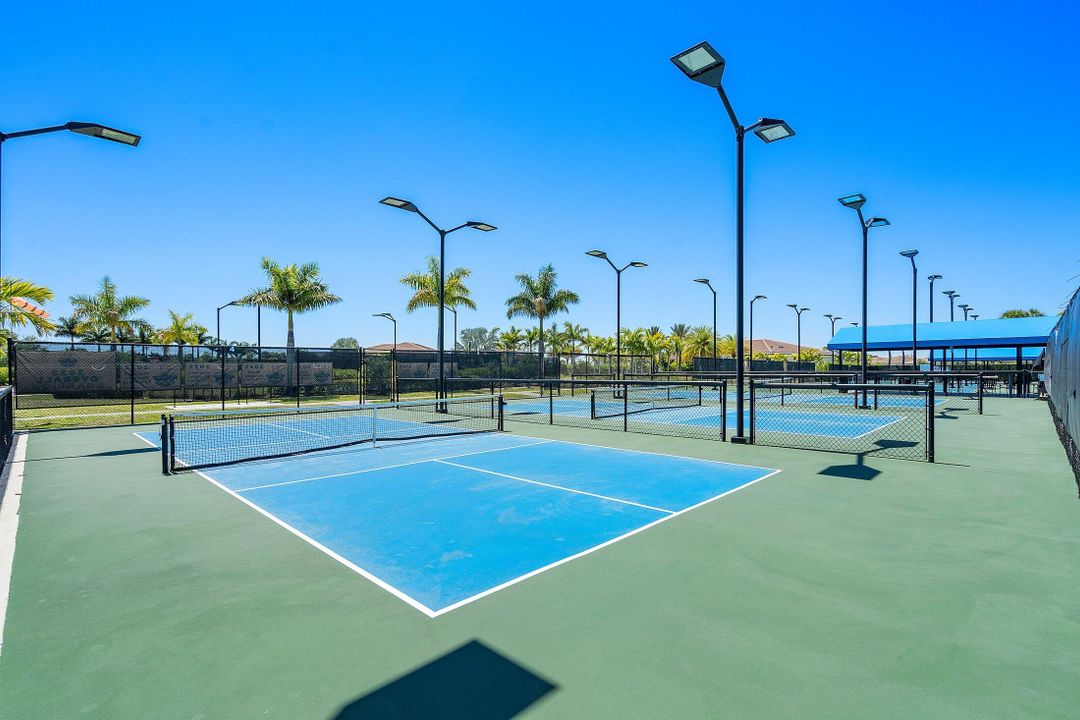 En Venta: $749,000 (3 camas, 3 baños, 2554 Pies cuadrados)