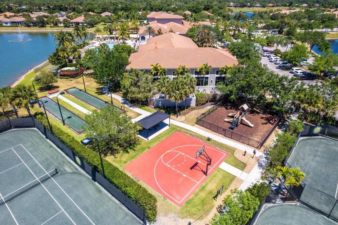 En Venta: $749,000 (3 camas, 3 baños, 2554 Pies cuadrados)