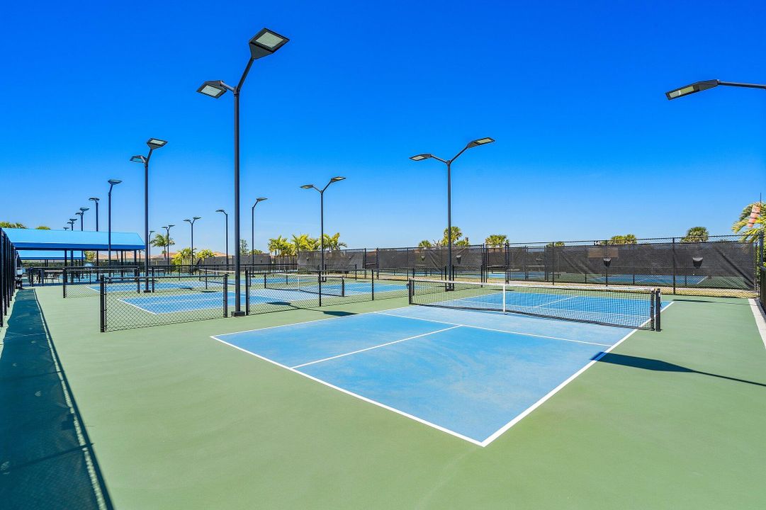 En Venta: $749,000 (3 camas, 3 baños, 2554 Pies cuadrados)