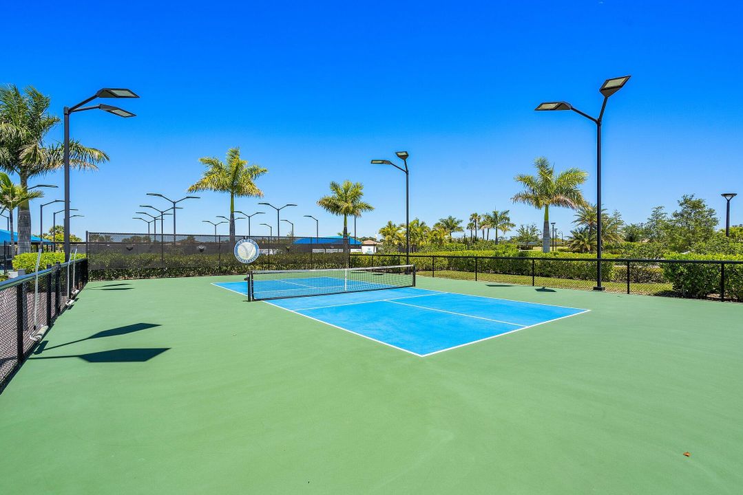 En Venta: $749,000 (3 camas, 3 baños, 2554 Pies cuadrados)