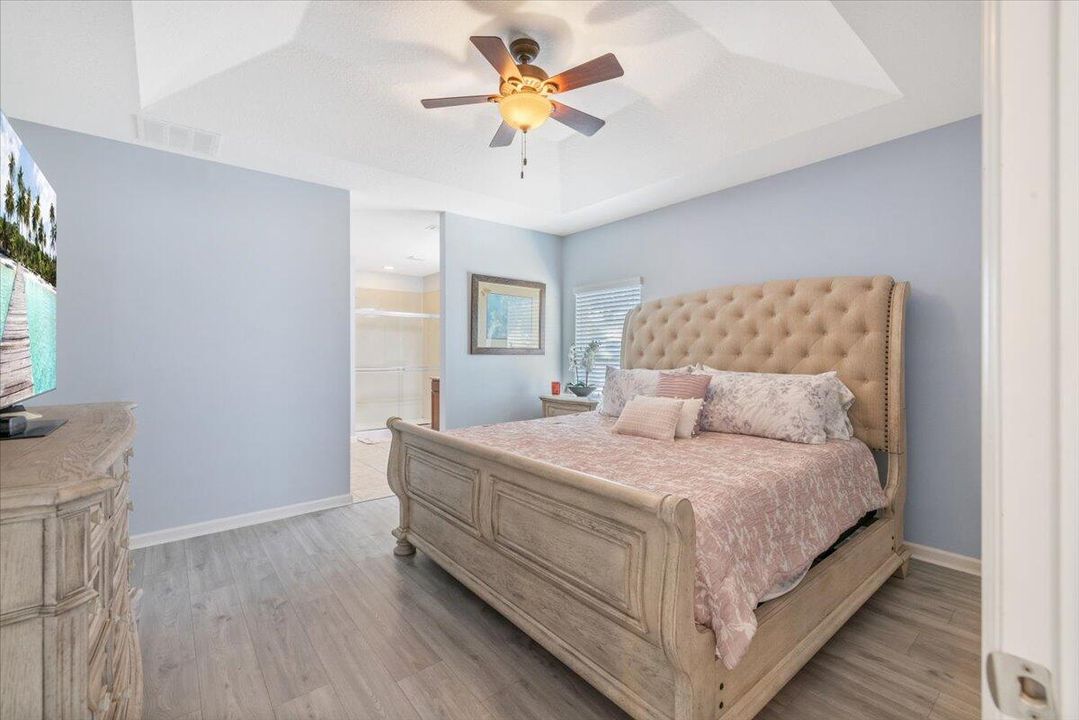 En Venta: $455,000 (4 camas, 2 baños, 1935 Pies cuadrados)