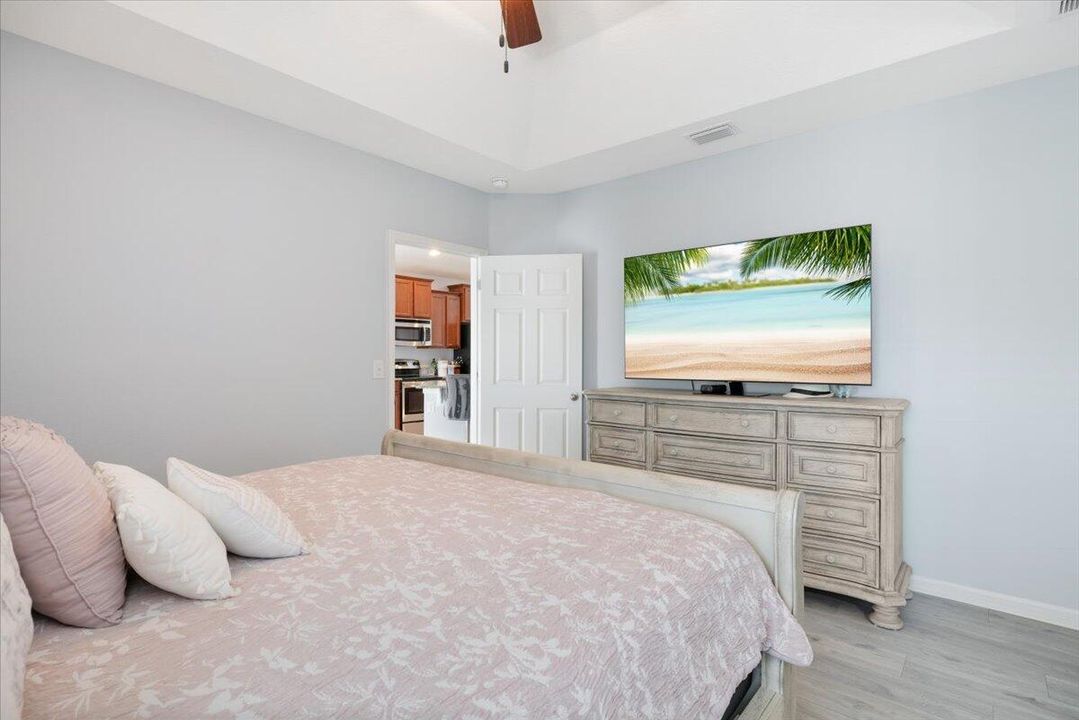 En Venta: $455,000 (4 camas, 2 baños, 1935 Pies cuadrados)