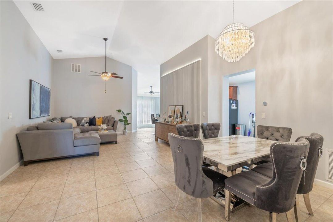 En Venta: $455,000 (4 camas, 2 baños, 1935 Pies cuadrados)