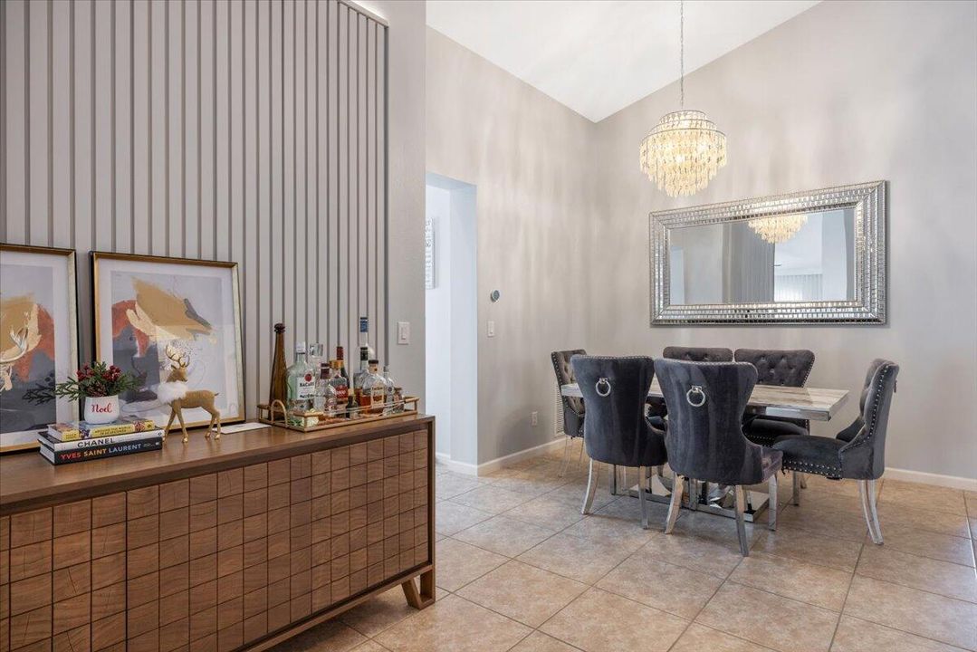 En Venta: $455,000 (4 camas, 2 baños, 1935 Pies cuadrados)