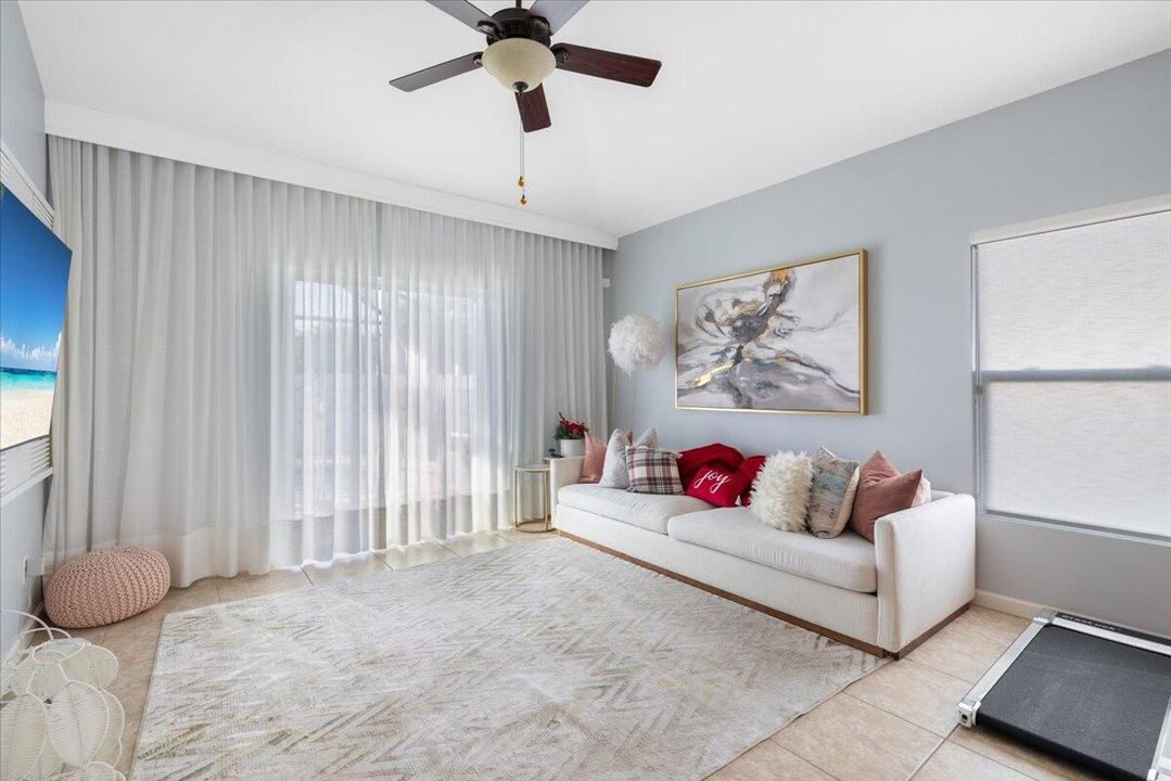 En Venta: $455,000 (4 camas, 2 baños, 1935 Pies cuadrados)