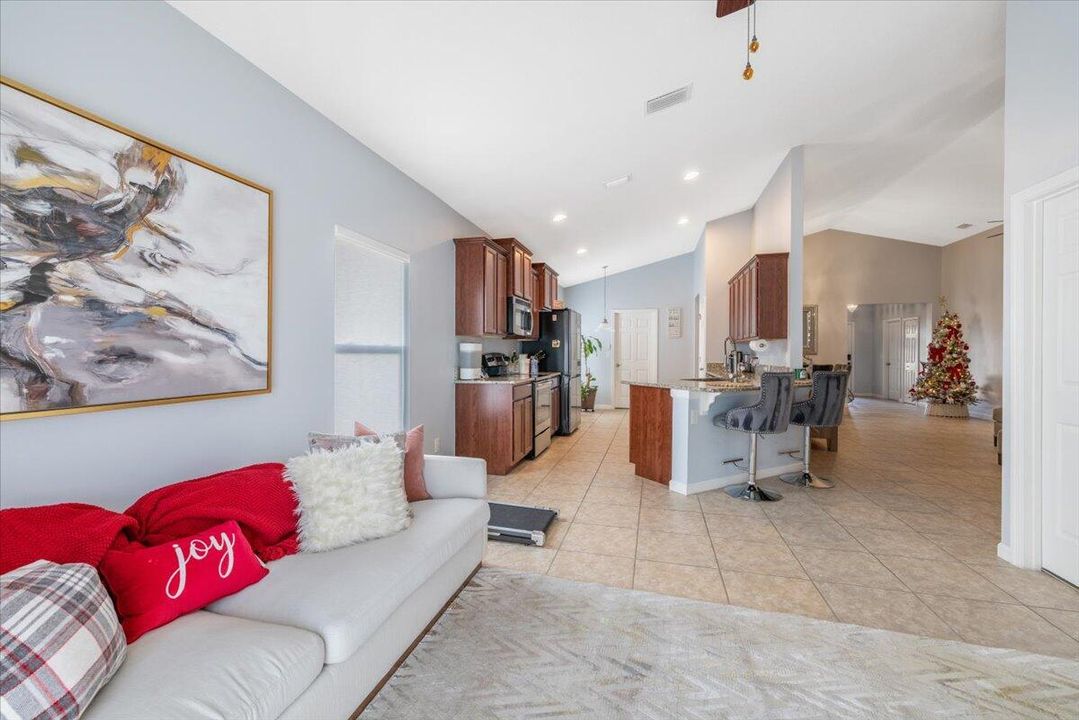 En Venta: $455,000 (4 camas, 2 baños, 1935 Pies cuadrados)