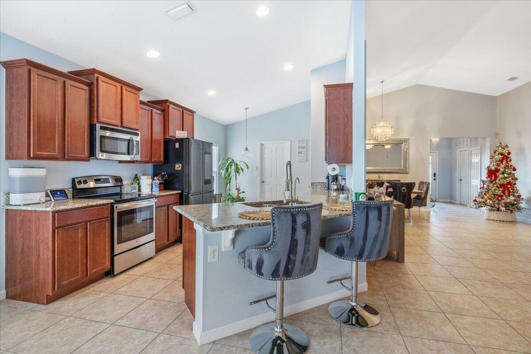 En Venta: $455,000 (4 camas, 2 baños, 1935 Pies cuadrados)