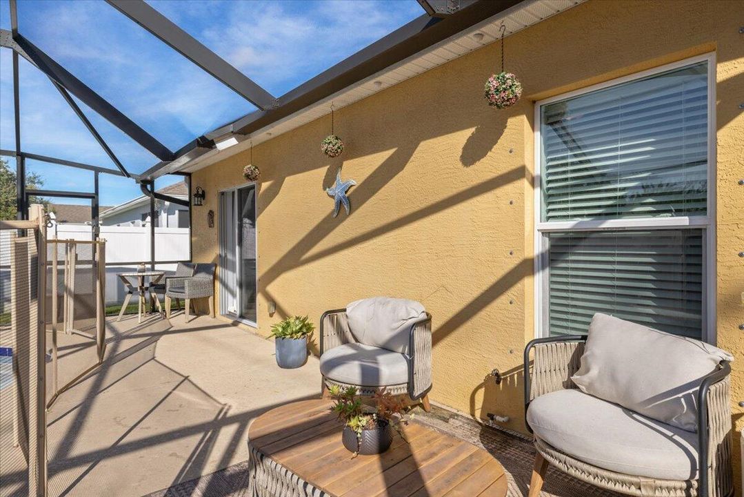 En Venta: $455,000 (4 camas, 2 baños, 1935 Pies cuadrados)