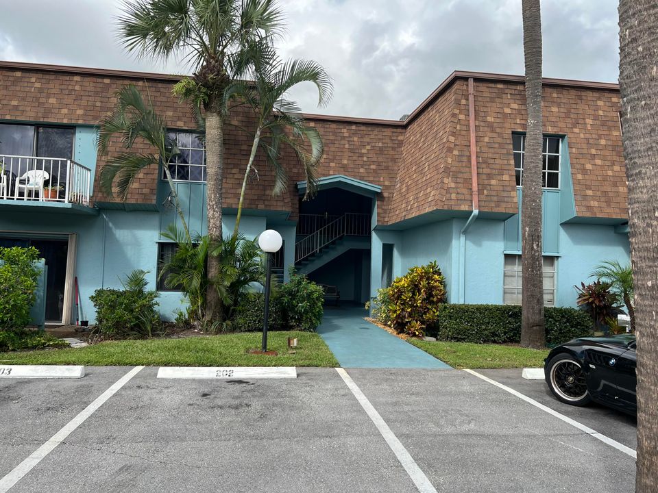 出租: $1,800 (2 贝兹, 2 浴室, 875 平方英尺)