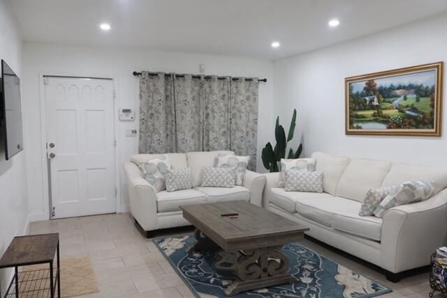 En Venta: $390,000 (3 camas, 2 baños, 1383 Pies cuadrados)