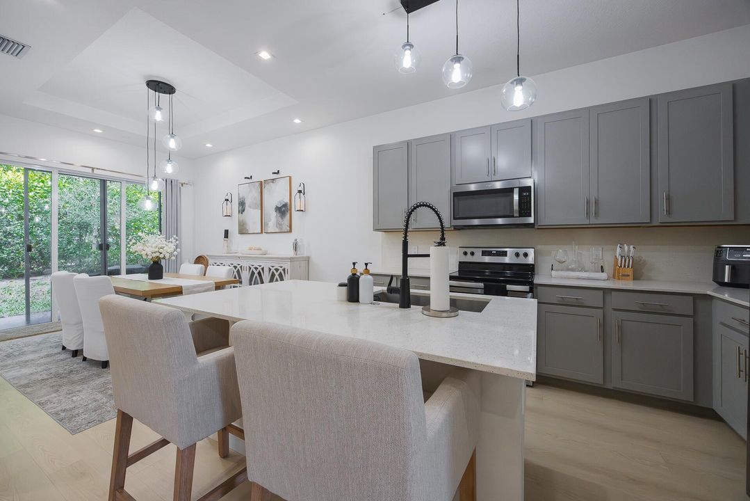 待售: $549,000 (3 贝兹, 3 浴室, 1958 平方英尺)