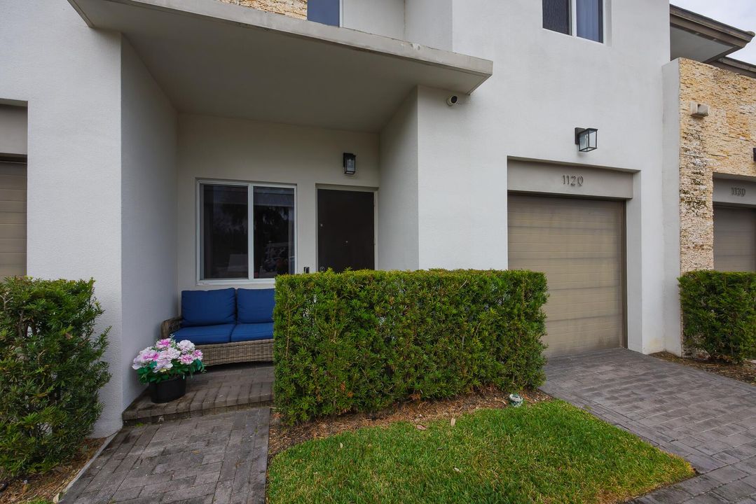 待售: $549,000 (3 贝兹, 3 浴室, 1958 平方英尺)