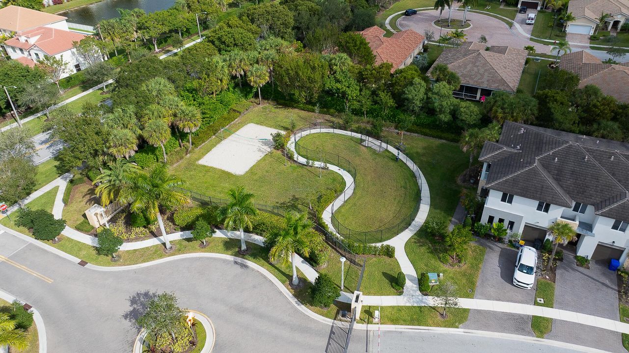 待售: $549,000 (3 贝兹, 3 浴室, 1958 平方英尺)