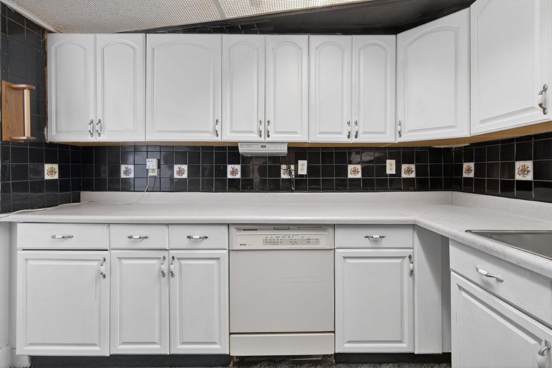 For Sale: $495,000 (3 beds, 2 baths, 2063 Square Feet)