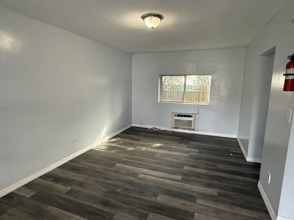 For Rent: $1,400 (1 beds, 1 baths, 500 Square Feet)