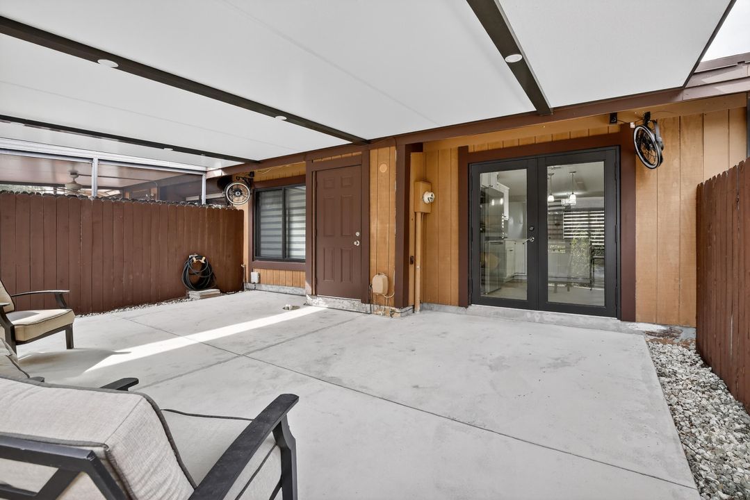 For Sale: $369,000 (2 beds, 1 baths, 910 Square Feet)