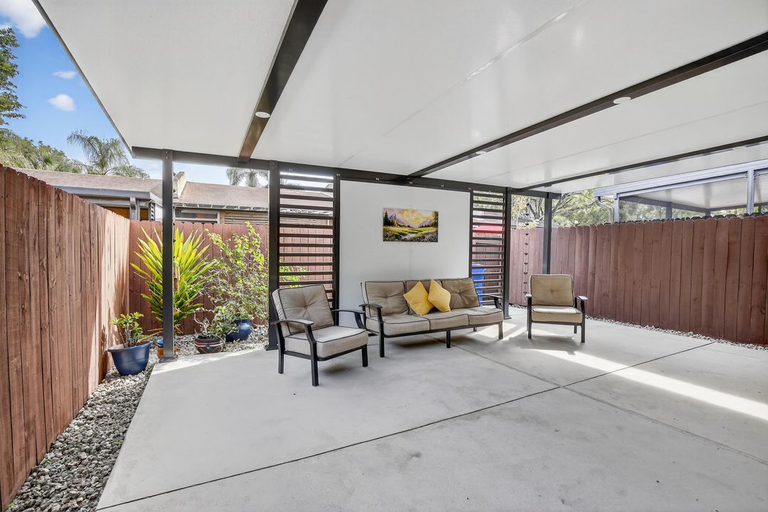 For Sale: $369,000 (2 beds, 1 baths, 910 Square Feet)