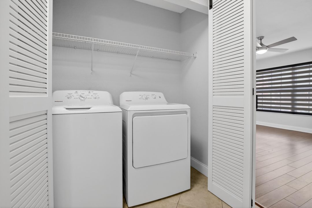 For Sale: $369,000 (2 beds, 1 baths, 910 Square Feet)