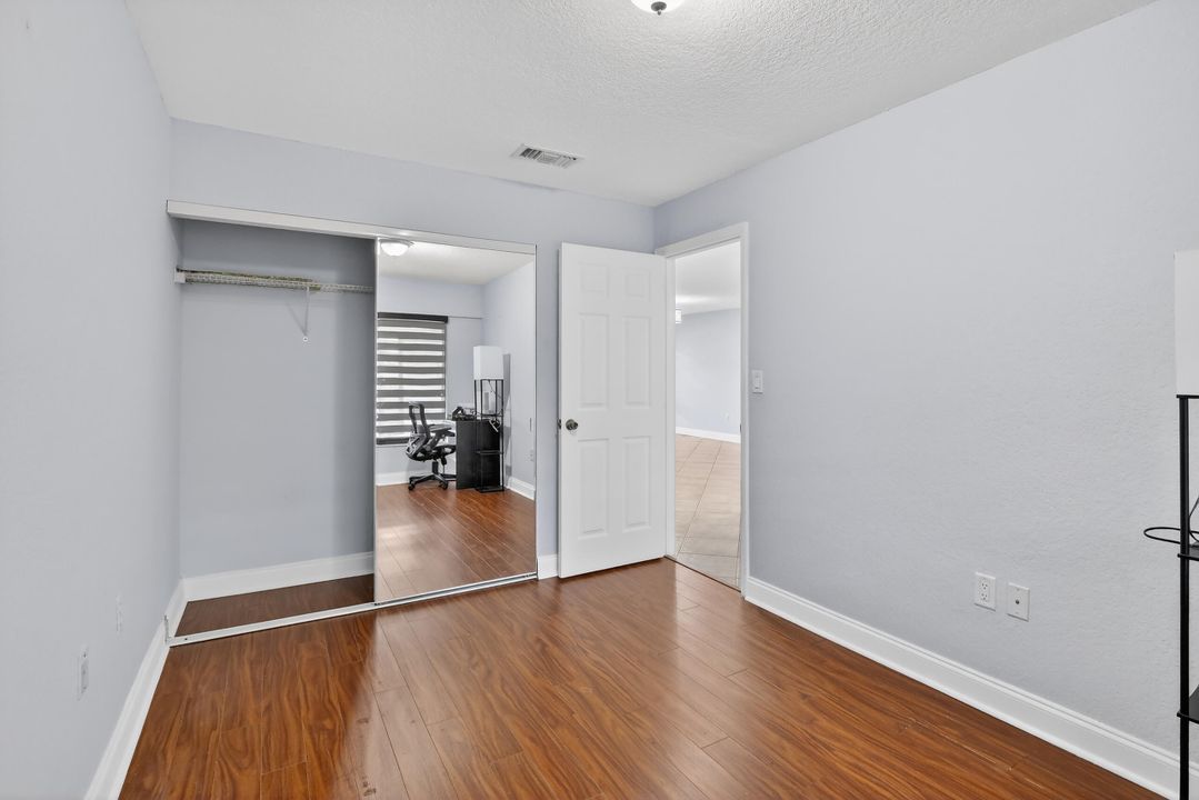 For Sale: $369,000 (2 beds, 1 baths, 910 Square Feet)