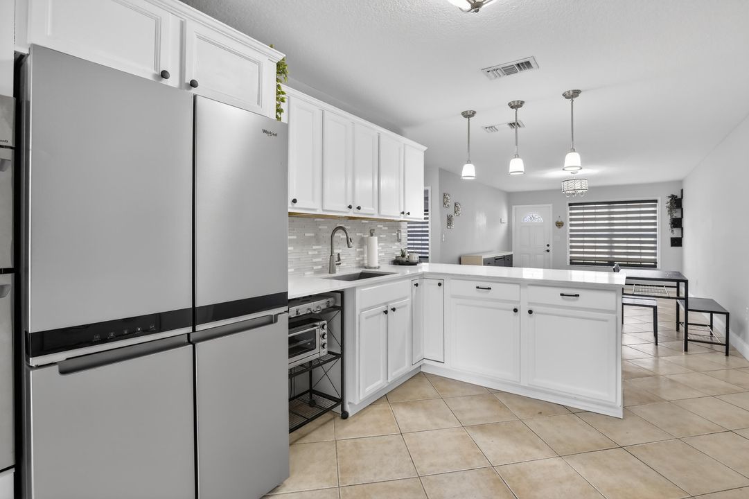 For Sale: $369,000 (2 beds, 1 baths, 910 Square Feet)