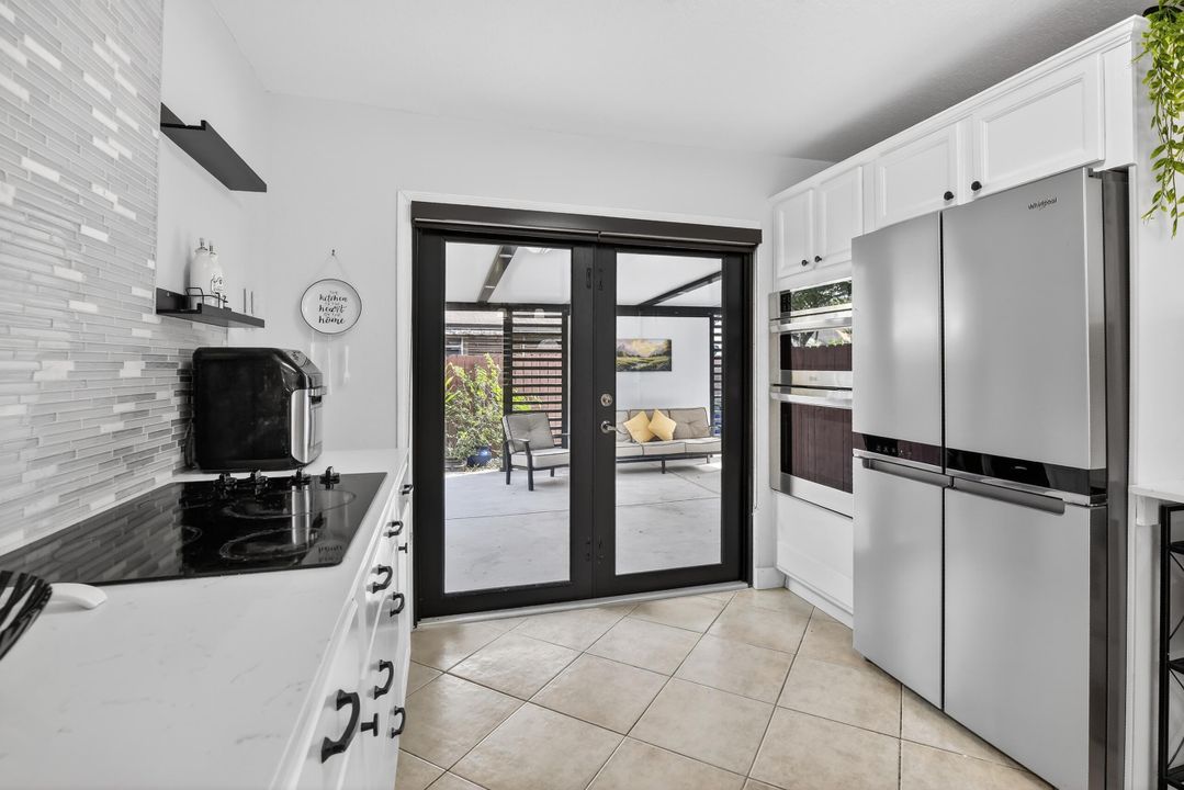 For Sale: $369,000 (2 beds, 1 baths, 910 Square Feet)