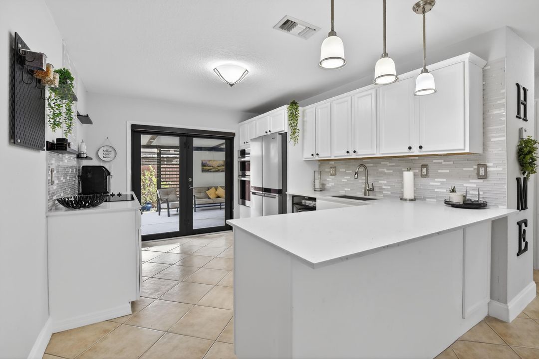 For Sale: $369,000 (2 beds, 1 baths, 910 Square Feet)