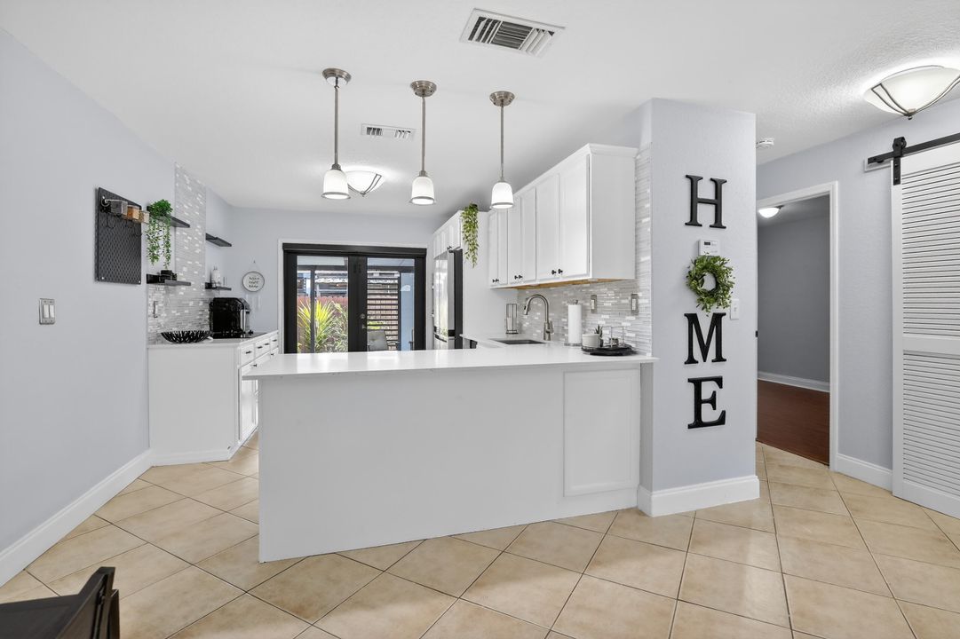 For Sale: $369,000 (2 beds, 1 baths, 910 Square Feet)