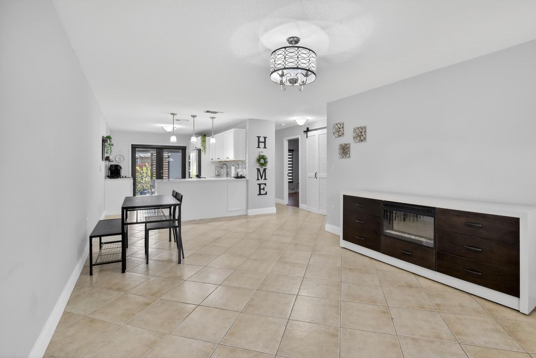 For Sale: $369,000 (2 beds, 1 baths, 910 Square Feet)