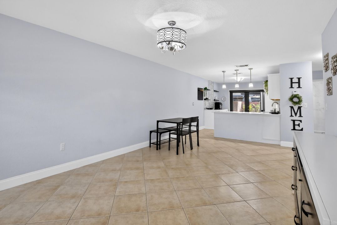For Sale: $369,000 (2 beds, 1 baths, 910 Square Feet)