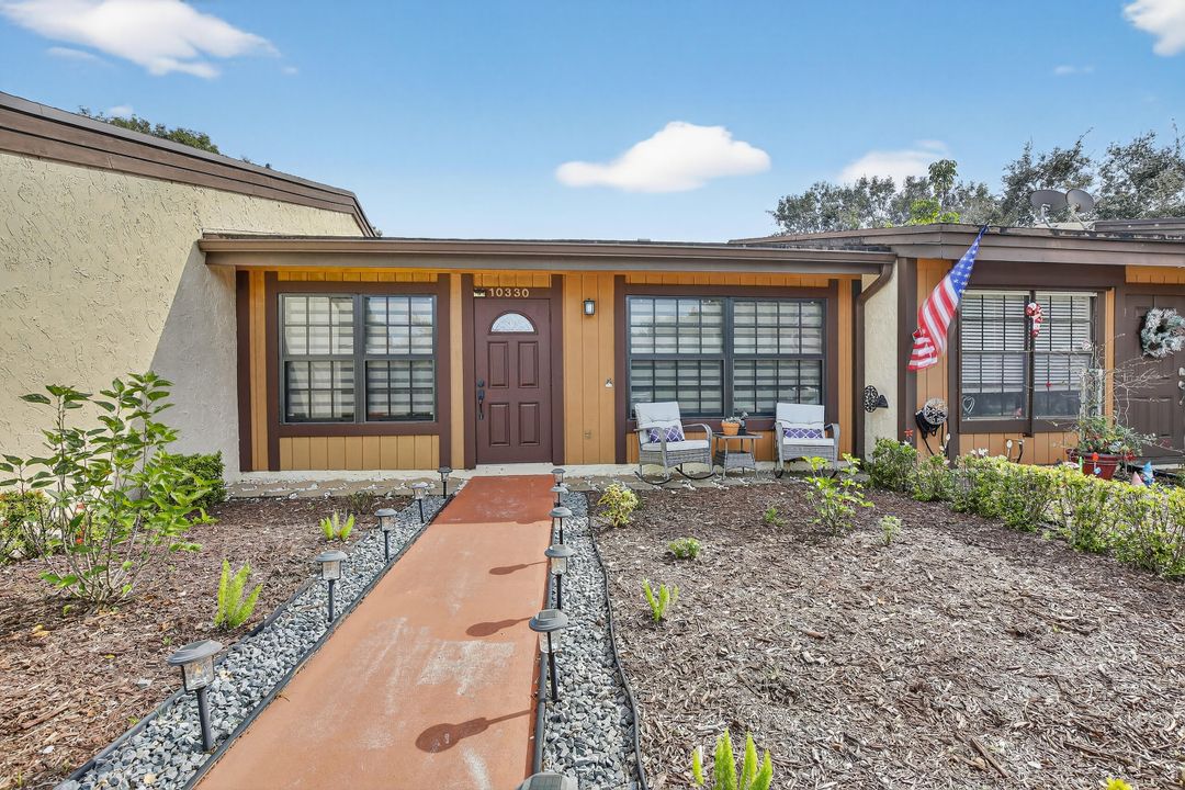 For Sale: $369,000 (2 beds, 1 baths, 910 Square Feet)