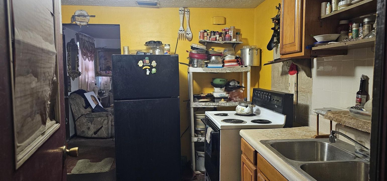 На продажу: $90,000 (3 спален, 1 ванн, 912 Квадратных фут)