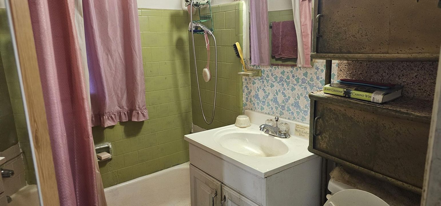 На продажу: $90,000 (3 спален, 1 ванн, 912 Квадратных фут)