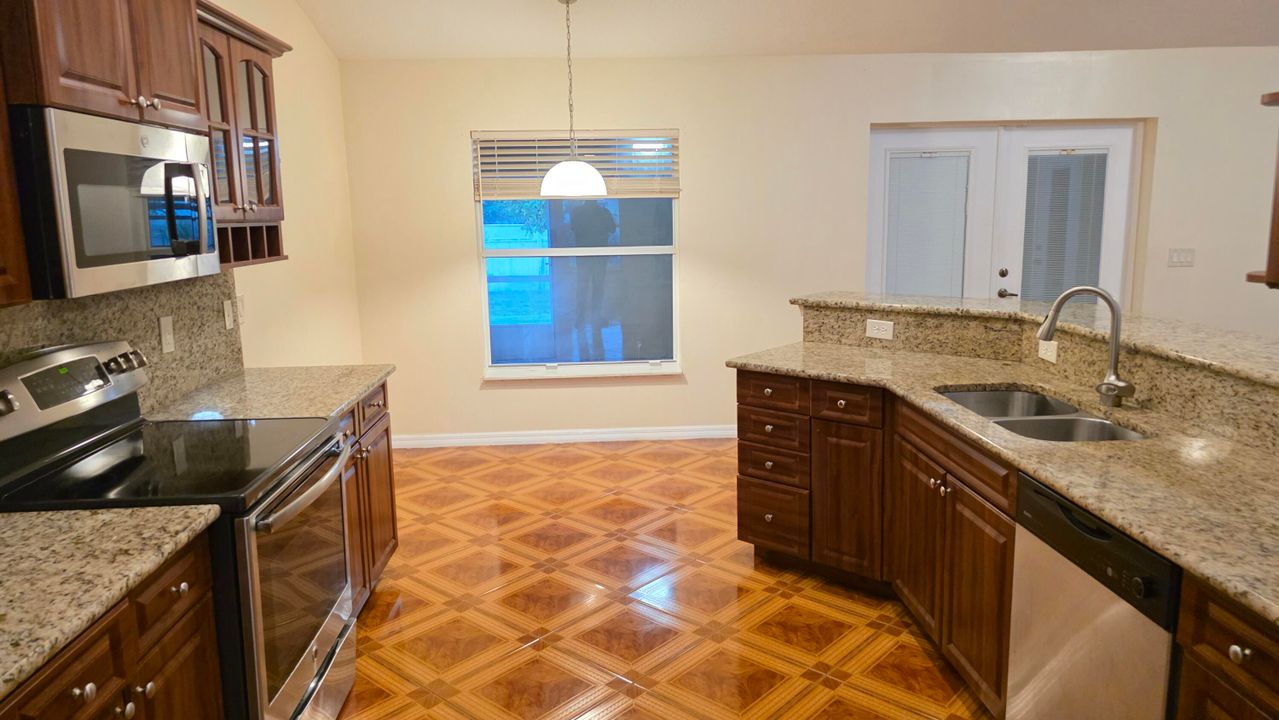 For Sale: $525,000 (4 beds, 3 baths, 2637 Square Feet)