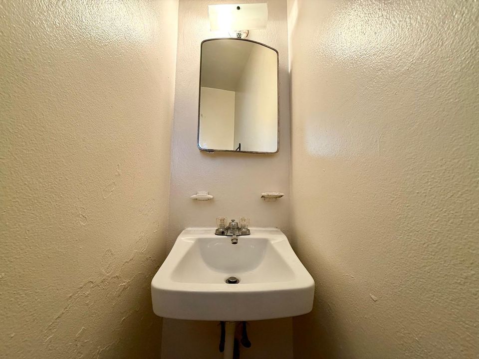 En Renta: $900 (0 camas, 1 baños, 750 Pies cuadrados)