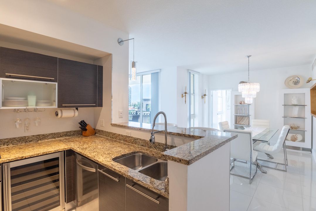 For Rent: $6,725 (2 beds, 2 baths, 1582 Square Feet)